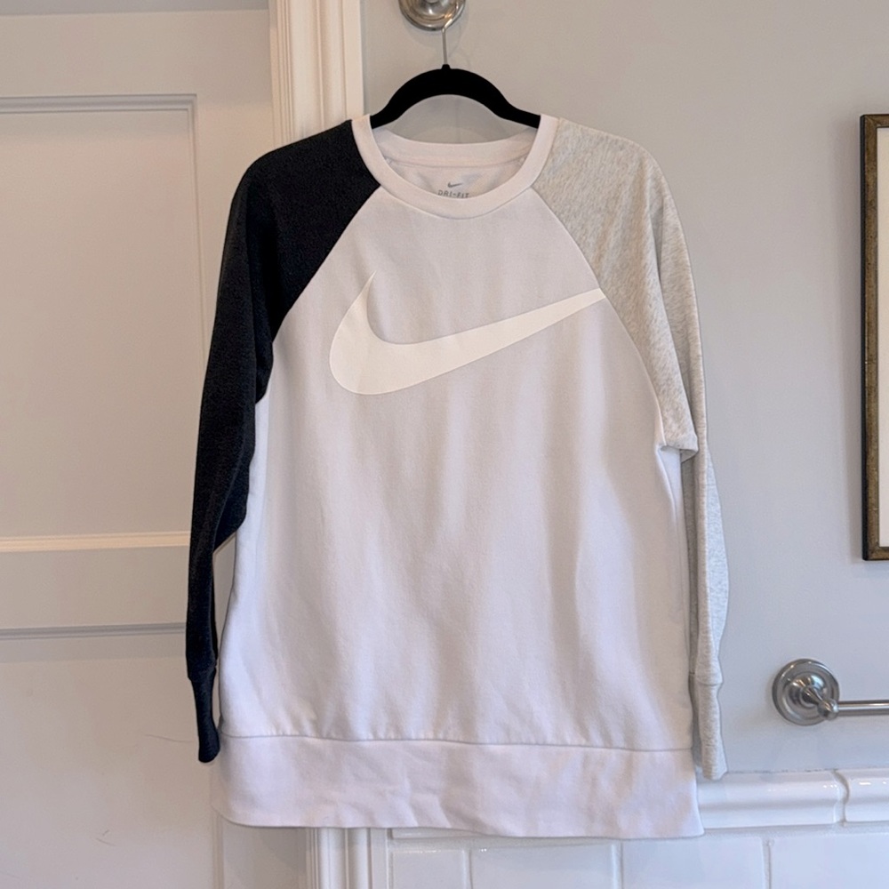Nike Dri-Fr Women oversized sweatshirt. Size M